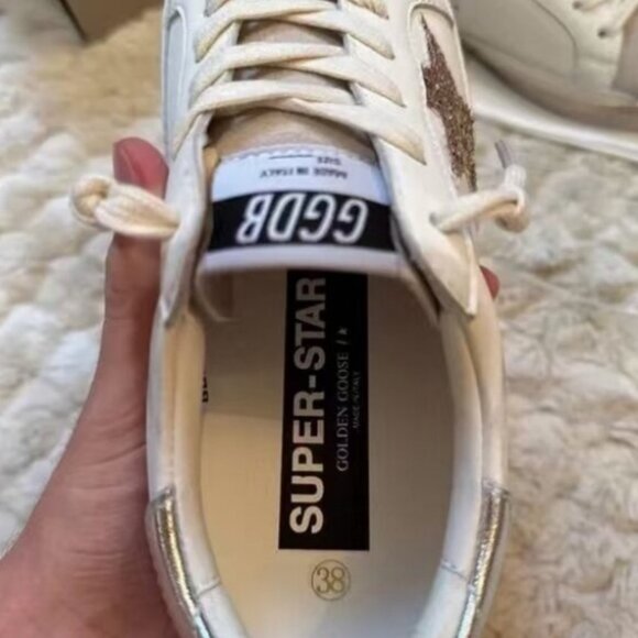 Chic White Golden Goose Sneakers with Metallic Gold & Grey Laces - Picture 3 of 6